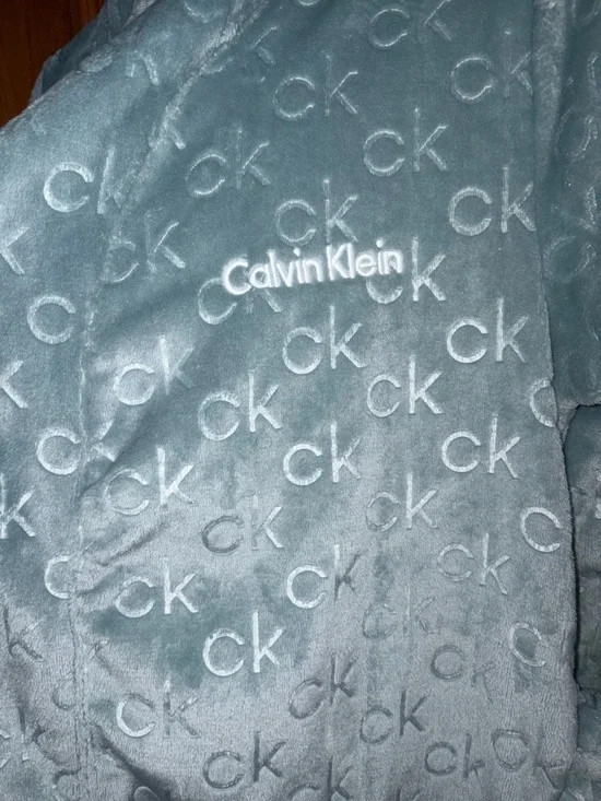 Calvin Klein Women's Light Gray Plush Robe Jacket - Picture 3 of 7